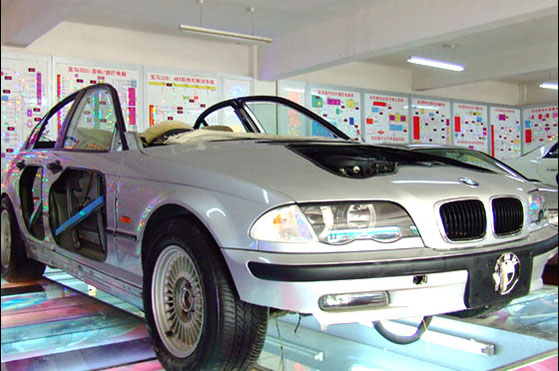 寶馬整車(chē)實(shí)訓(xùn)車(chē)間