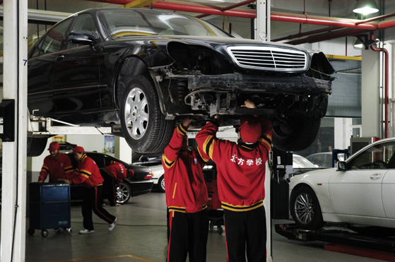 汽車發(fā)動(dòng)機(jī)底盤維修實(shí)訓(xùn)課