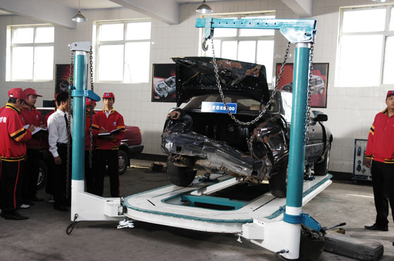 汽車鈑金實訓(xùn)車間