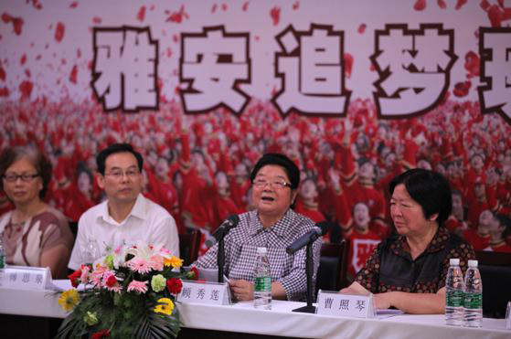國家原政協(xié)副主席顧秀蓮女士在開學(xué)典禮上講話.jpg