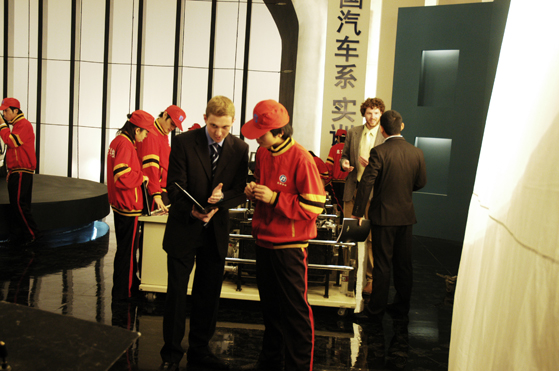 北方專業(yè)老師耐心輔導(dǎo)學(xué)員學(xué)習(xí).jpg