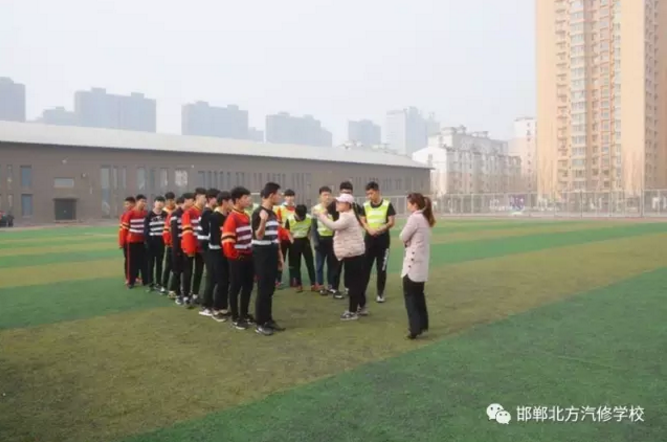 邯鄲北方汽修學校足球賽