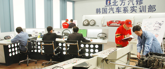 在北方汽修學(xué)校，校長變廠長，參與到學(xué)生的學(xué)習(xí)生活當(dāng)中.jpg
