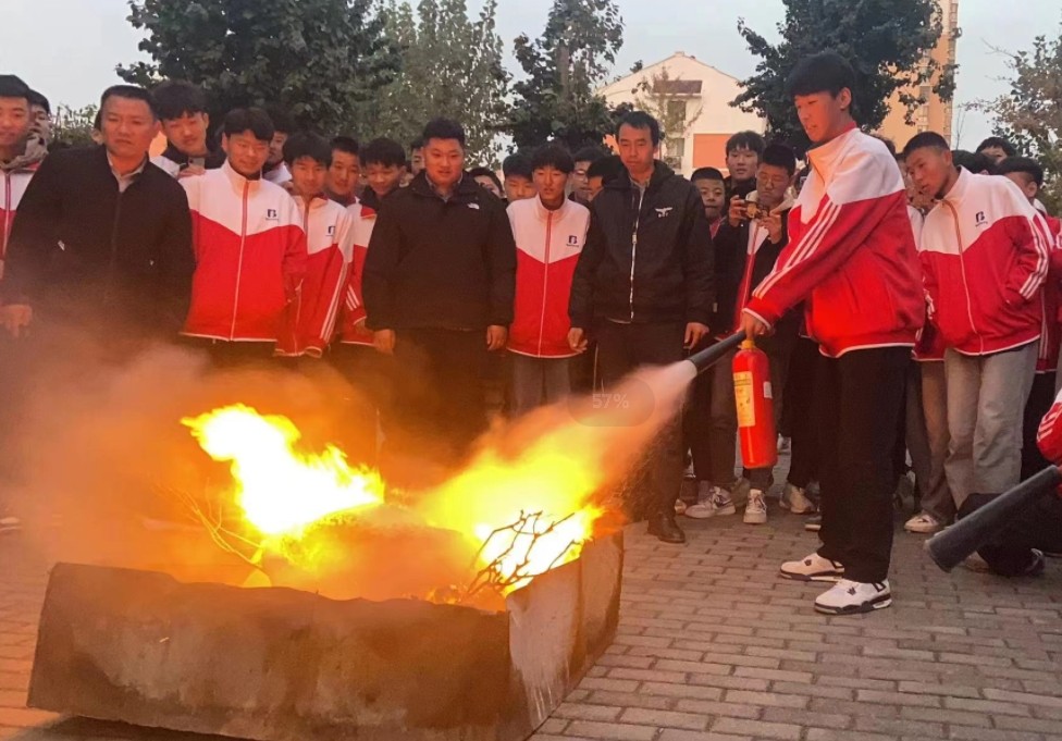 邯鄲北方職業(yè)技術(shù)學(xué)校消防演習(xí)